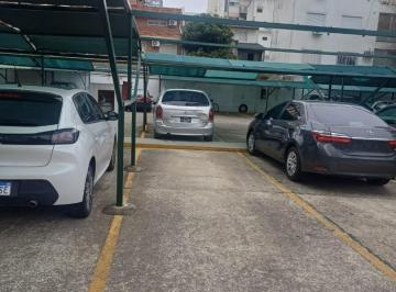 Garage · 20m² · 1 Cochera · Cochera Doble Descubierta Maipu 1800 Vte Lopez