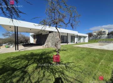 Casa · 1094m² · 8 Ambientes · 2 Cocheras · Casa 3 Dorm. | Alta Gracia Country Golf | Pileta