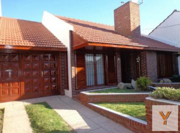 Casa · 150m² · 5 Ambientes · Casa en Venta - 3 Dorm. 4 Baños - Mar del Plata