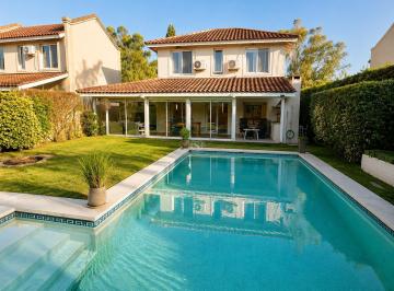 Casa · 160m² · 4 Ambientes · 1 Cochera · Casa en Venta en La Candela, Pilar, G. B. a. Zona Norte