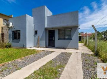 Casa · 90m² · 3 Ambientes · Casa en Venta - 2 Dorm. 2 Baños - Arturo Seguí