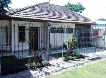 Casa · 100m² · 4 Ambientes · 1 Cochera · Casa en Venta - 3 Dorm. 2 Baños - 100 m² - Mar del Plata
