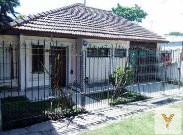 Casa · 100m² · 4 Ambientes · 1 Cochera · Casa en Venta - 3 Dorm. 2 Baños - 100 m² - Mar del Plata