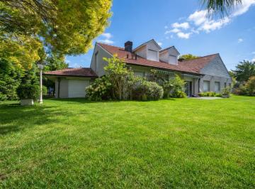 Casa · 360m² · 5 Ambientes · 4 Cocheras · Casa en Los Troncos