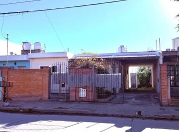 Casa · 104m² · 6 Ambientes · 2 Cocheras · Casa en Santa Clara de Asis