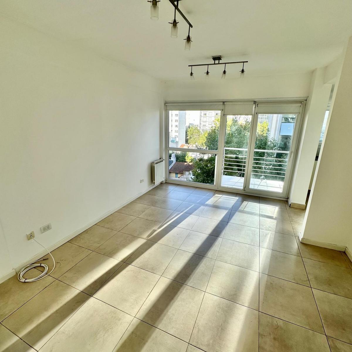 Depto 2 amb, 50m² con balcón y cochera — Macrocentro