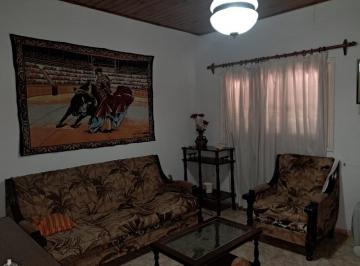 Casa · 146m² · 5 Ambientes · Casa en Alquiler - 3 Dorm. | Amplio Parque | Seguridad Completa