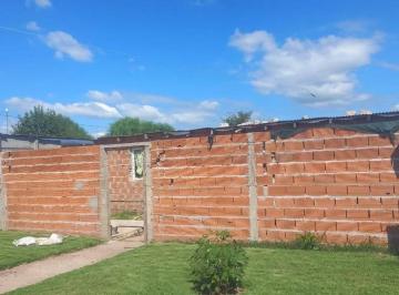 Casa · 50m² · 2 Ambientes · Oportunidad Gran Terreno con Edificacion a Terminar!