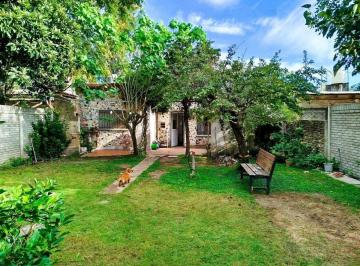 Casa · 110m² · 3 Ambientes · 1 Cochera · Casa en Una Planta con Amplio Fondo y Cochera