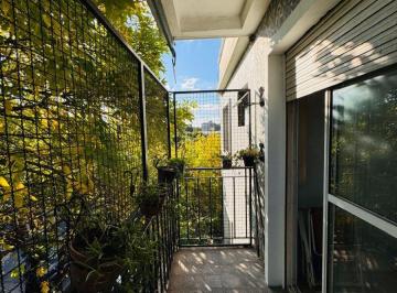 Departamento de 3 ambientes, Villa General Mitre · 3 Amb Al Frente con Balcon Tercer Piso X Escalera, Super Luminoso