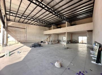 Local comercial · 99m² · 2 Ambientes · 3 Cocheras · Local Comercial en Venta en Docta Boulevard