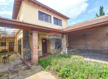 Casa · 240m² · 7 Ambientes · 3 Cocheras · Casa en Venta Varela 4 Dorm. Quincho Pileta
