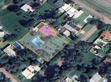 Casa · 130m² · 2 Ambientes · Venta - Casa 2 Habitaciones, Amplio Parque Arbolado con Pileta Sobre Lote de 1200 m²