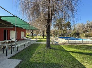 Casa · 130m² · 2 Ambientes · Venta - Casa 2 Habitaciones, Amplio Parque Arbolado con Pileta Sobre Lote de 1200 m²