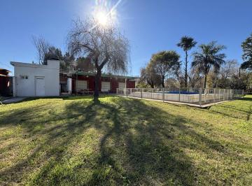 Casa · 130m² · 2 Ambientes · Venta - Casa 2 Habitaciones, Amplio Parque Arbolado con Pileta Sobre Lote de 1200 m²