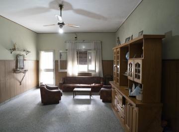 Casa · 94m² · 3 Ambientes · 1 Cochera · Venta Casa en Planta Baja en Barrio Belgrano de 2 Dorm.