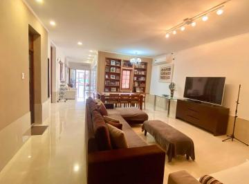 Casa · 250m² · 4 Ambientes · 1 Cochera · Casa en Venta - 3 Dorm. 3 Baños - Cochera - 660 m² - Navarro