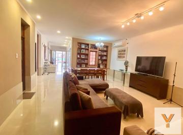Casa · 250m² · 4 Ambientes · 1 Cochera · Casa en Venta - 3 Dorm. 3 Baños - Cochera - 660 m² - Navarro