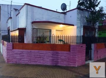 Casa · 85m² · 4 Ambientes · Casa en Venta - 3 Dorm. 1 Baño - 120 m² - Bernal Este