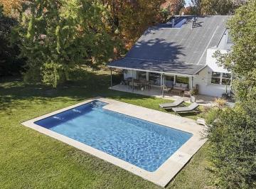Casa · 288m² · 9 Ambientes · 1 Cochera · Excelente Casa en Alquiler en Highland Park.
