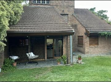 Casa · 240m² · 5 Ambientes · 3 Cocheras · Casa Quinta con Patio Grande, Parque y Pileta