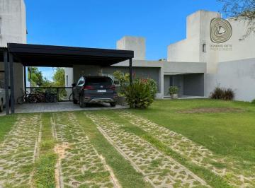 Casa · 175m² · 5 Ambientes · 2 Cocheras · Casa en Planta Baja 3 Dorm.