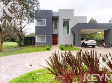 Casa · 190m² · 6 Ambientes · 2 Cocheras · Venta Casa de 5 Dorm. en Miralagos