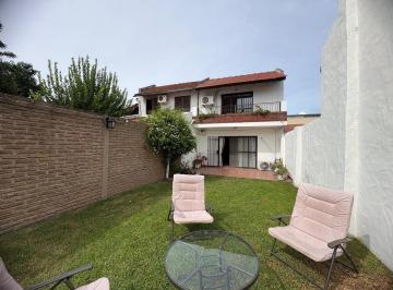 Casa · 85m² · 3 Ambientes · 2 Cocheras · Casa en Venta Zarate