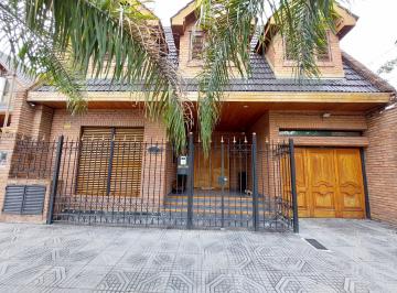 Casa de 4 ambientes, Tres de Febrero · Casa Venta