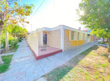 Casa de 6 ambientes, Luzuriaga · Venta de Casa 4 Dorm. en Barrio Ferroviario, Maipú