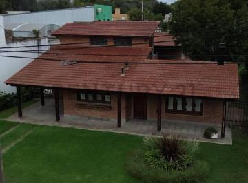 Casa · 165m² · 5 Ambientes · 1 Cochera · Increible Casa con Gran Pileta y Quincho