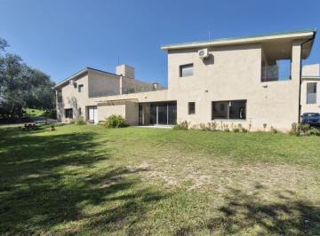 Casa · 246m² · 6 Ambientes · 3 Cocheras · Venta Duplex en La Arbolada Hollywood