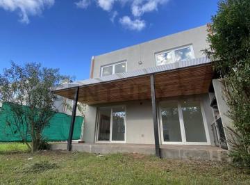 Casa · 110m² · 3 Ambientes · 2 Cocheras · Dúplex en Venta en Gonnet, La Plata 503 y 27