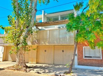 Casa · 115m² · 5 Ambientes · 2 Cocheras · Venta Duplex Rosario Arroyito 2 Dorm. 3 Niveles Doble Cochera