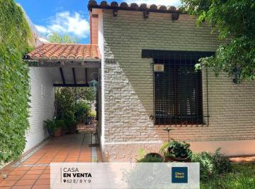 Casa · 210m² · 6 Ambientes · 1 Cochera · 62 Entre 8 y 9 Casa en 2 Plantas con Cochera, Patio y Quincho