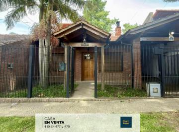 Casa · 159m² · 3 Ambientes · 2 Cocheras · Casa en Excelente Ubicaciòn, Entre Caminos