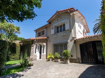 Casa · 236m² · 6 Ambientes · 1 Cochera · Carlos Casares y Av Libertador - Casa con Jardín y Pileta - Venta - Punta Chica
