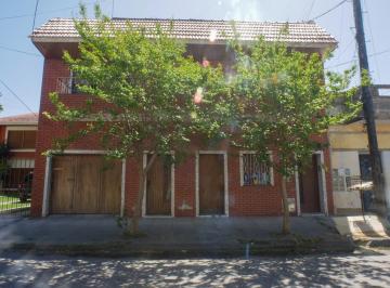 Casa · 420m² · Venta Casa Lanus, U$s 120.000