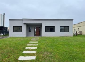 Casa · 176m² · 5 Ambientes · 1 Cochera · Casa Chalet en Venta en El Cantón Norte, El Cantón, Escobar