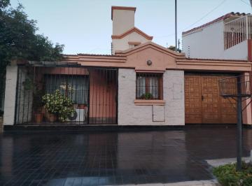 Casa · 210m² · 6 Ambientes · 1 Cochera · Casa en Venta en Calle Almirante Brown 779, Godoy Cruz