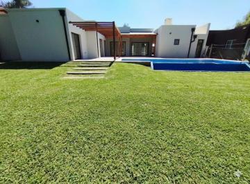 Casa · 194m² · 4 Ambientes · 4 Cocheras · Casa 4 Ambientes a Estrenar en Venta en Loma Verde Escobar con Parque Piscina y Apto Credito
