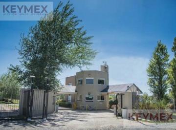 Casa · 142m² · 3 Ambientes · 2 Cocheras · Venta Casa 3 Ambientes Barrio Domselaar Chico Pileta Parrilla Lavadero