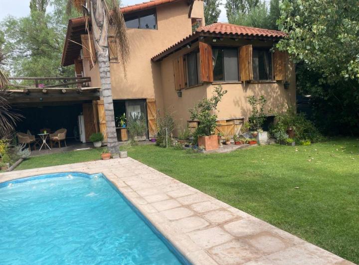Casa · 270m² · 6 Ambientes · 1 Cochera