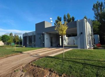 Casa · 210m² · 6 Ambientes · 2 Cocheras · Venta de Casa 3 Dorm. B° Cruz del Sur, General Roca