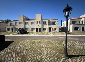 Casa · 113m² · 4 Ambientes · 2 Cocheras · Dúplex 4 Amb en Barrio La Angélica | Pilar | Jardín y Parrilla | Cochera | Seguridad