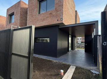 Casa · 89m² · 3 Ambientes · 1 Cochera · Duplex en Paseo del Norte