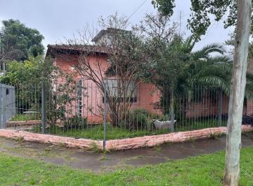 Campo · 92m² · 2 Dormitorios · 2 Cocheras · Chalet en Venta en Ituzaingo Norte