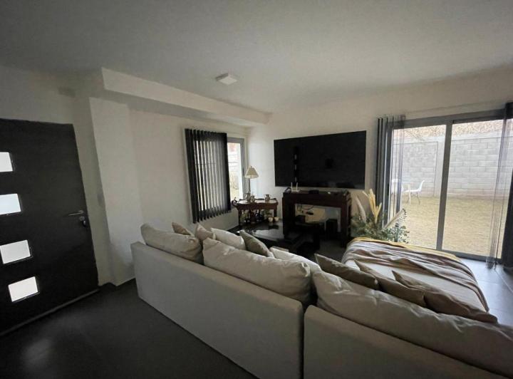 Casa · 160m² · 4 Ambientes · 2 Cocheras