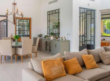 Casa · 580ha · 6 Ambientes · 4 Cocheras · Casa en Venta en San Matias