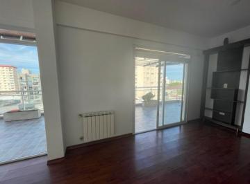 Departamento · 63m² · 3 Ambientes · 2 Cocheras · Piso a La Venta Dos Dorm., 2 Cocheras, Terraza Circundante. Bernal Centro